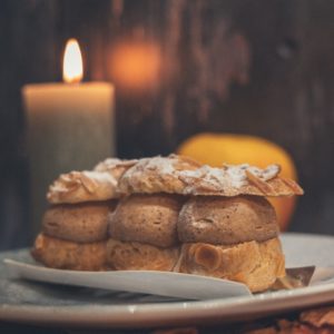 L'Atelier Huré vous propose l'indémodable Paris-Brest, de délicieux choux et sa crème pralinée.