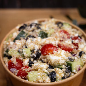 La salade quinogrec est parfaite pour un déjeuner sous le soleil parisien.