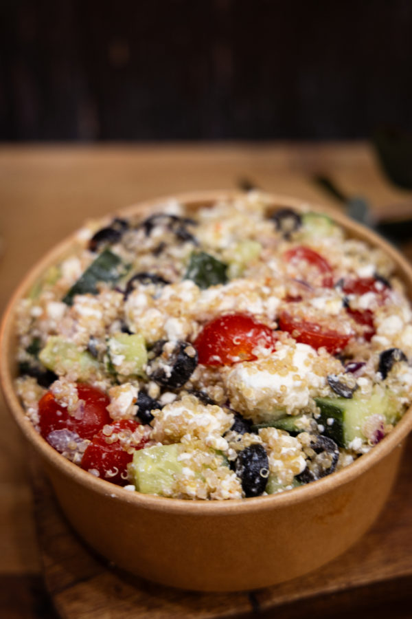 La salade quinogrec est parfaite pour un déjeuner sous le soleil parisien.