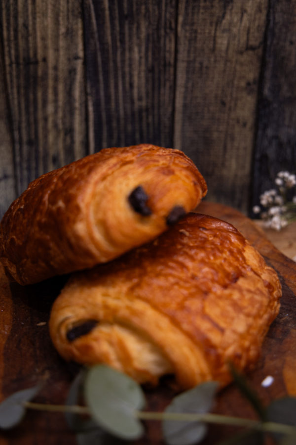 Ces délicieux pains au chocolat sont vendus pour le petit-déjeuner, ou encore le goûter des enfants.
