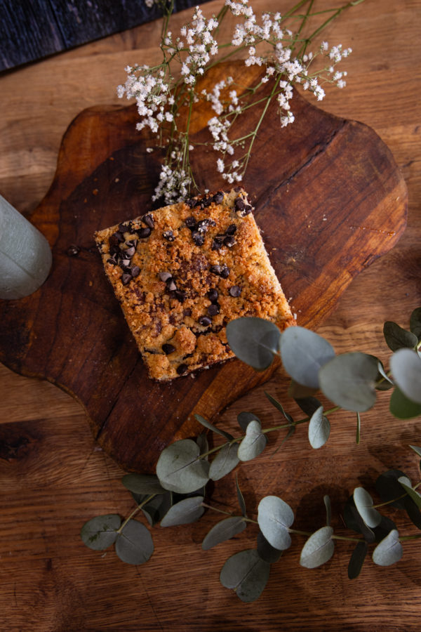 Une délicieuse tentation à double étage : un mariage parfait entre le brownie fondant et le cookie moelleux, agrémenté de noix croquantes.