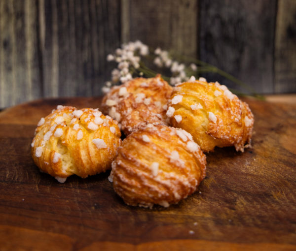 De délicieuses chouquettes faîtes maison à l'Atelier Huré.