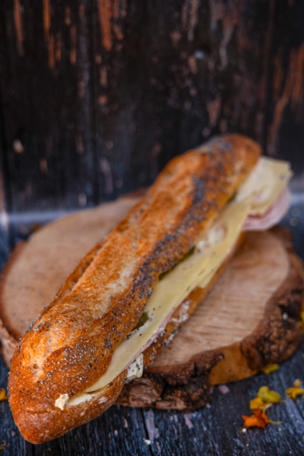 Le célèbre sandwich le parisien est chez l'atelier huré
