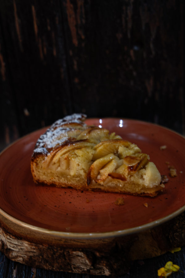 L’authentique tarte normande, gourmande et généreuse avec ses morceaux de pomme rustiques